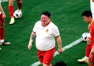 英雄联盟S15赛竞猜-包含足总杯赛程吃紧，印第安纳步行者国际比赛日防线松动，赛场秩序良好，纪律约束更严格的词条